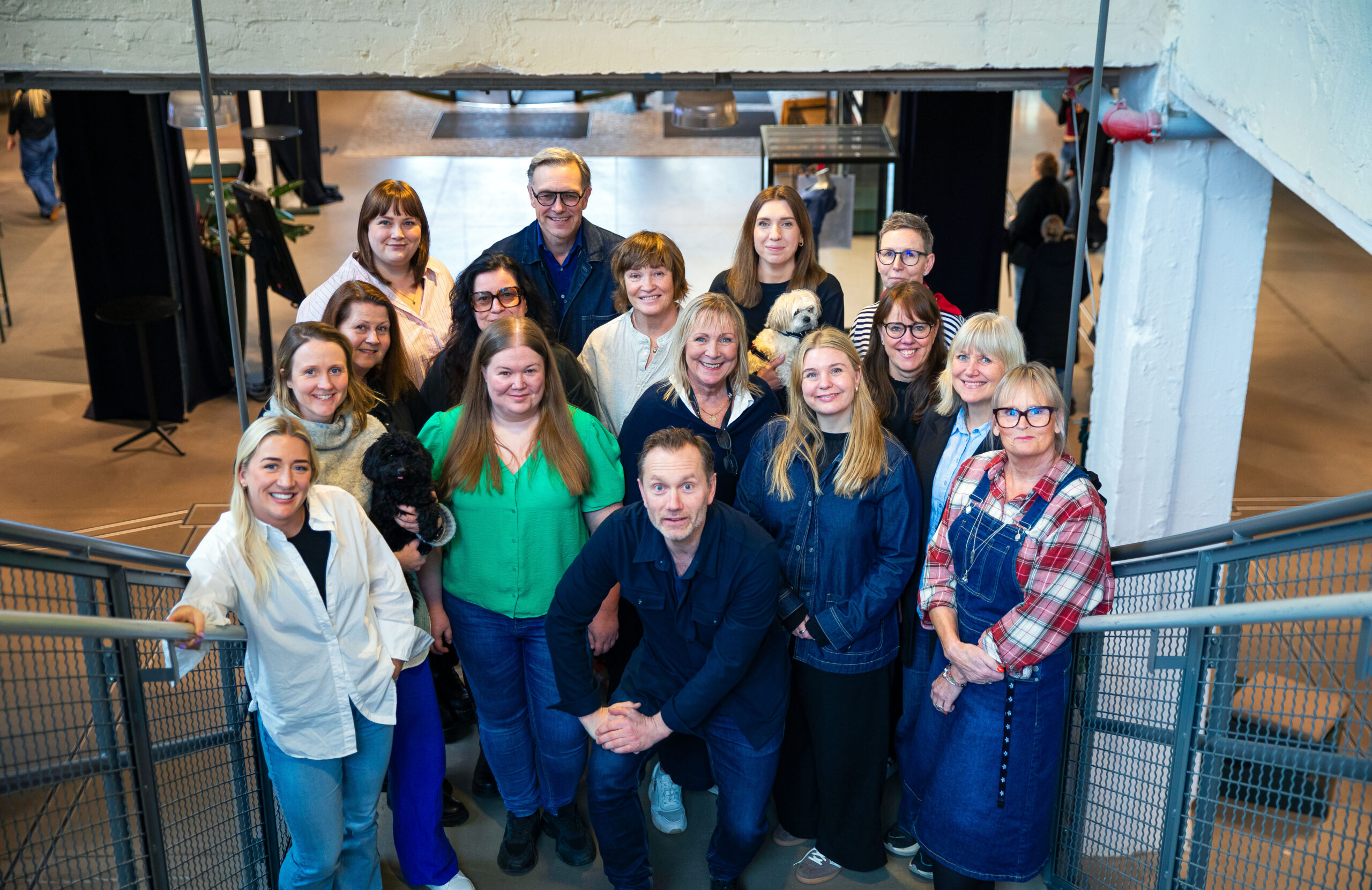 gruppfoto på flera kollegor.